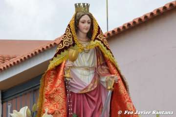 Santa Bárbara luce manto nuevo en la procesión de Lomo Catela (Foto Francisco Javier Santana)